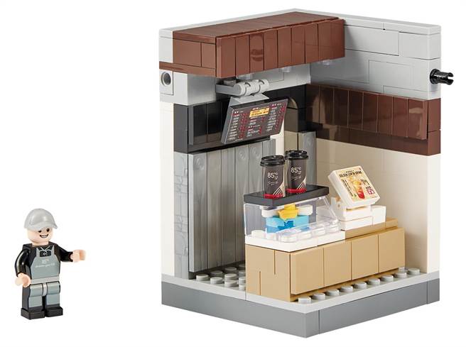 店内除了蛋糕区、收银区、麵包区外，也增加电子结帐区。（85度C提供）