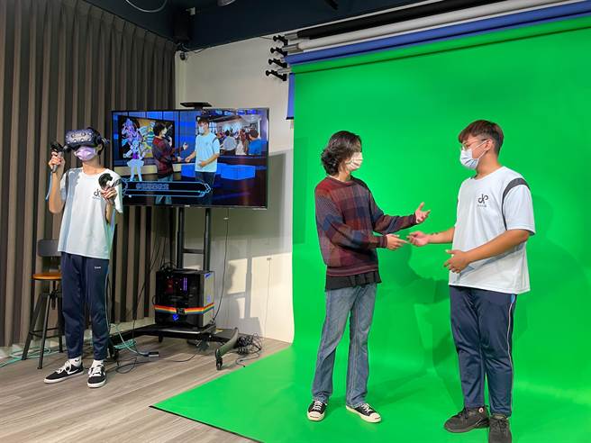 新北市智光商工斥资逾500万元打造「数位内容直播室」与「延伸实境美术研究室」。（叶书宏摄）