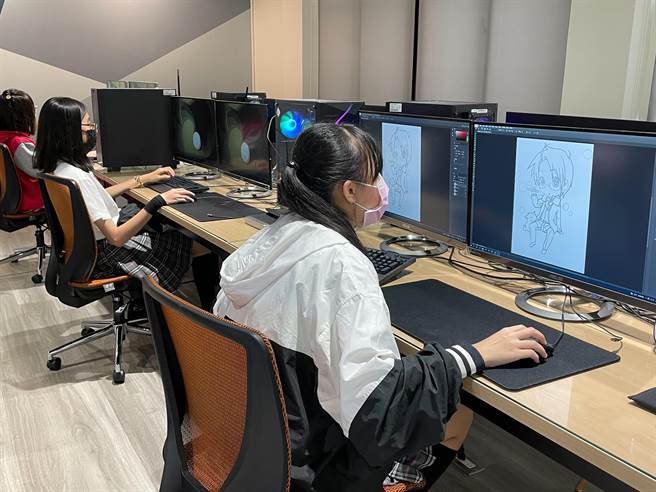 新北市智光商工斥资逾500万元打造「数位内容直播室」与「延伸实境美术研究室」。（叶书宏摄）