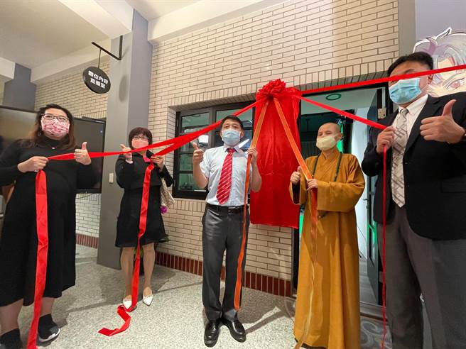 新北市智光商工斥资逾500万元打造「数位内容直播室」与「延伸实境美术研究室」。（叶书宏摄）