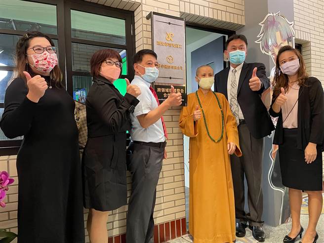 新北市智光商工斥资逾500万元打造「数位内容直播室」与「延伸实境美术研究室」。（叶书宏摄）