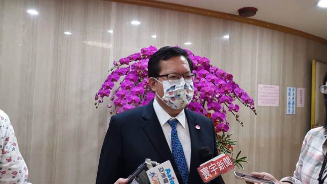 桃园市长郑文灿18日表态赞同基隆市长林右昌的「大台北市」，将基隆、汐止与台北合併。(蔡依珍摄)