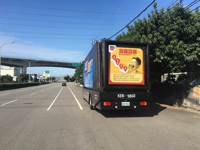 反莱猪大型宣传车摇身变成罢免陈柏惟宣传车，相当吸睛。（删Q总部提供／陈淑娥台中传真）