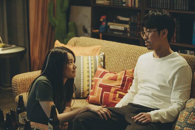 《2049》上演「犀利人妻2049版」 陈汉典（右）疑似劈腿小姨子王真琳。（瀚草影视提供）