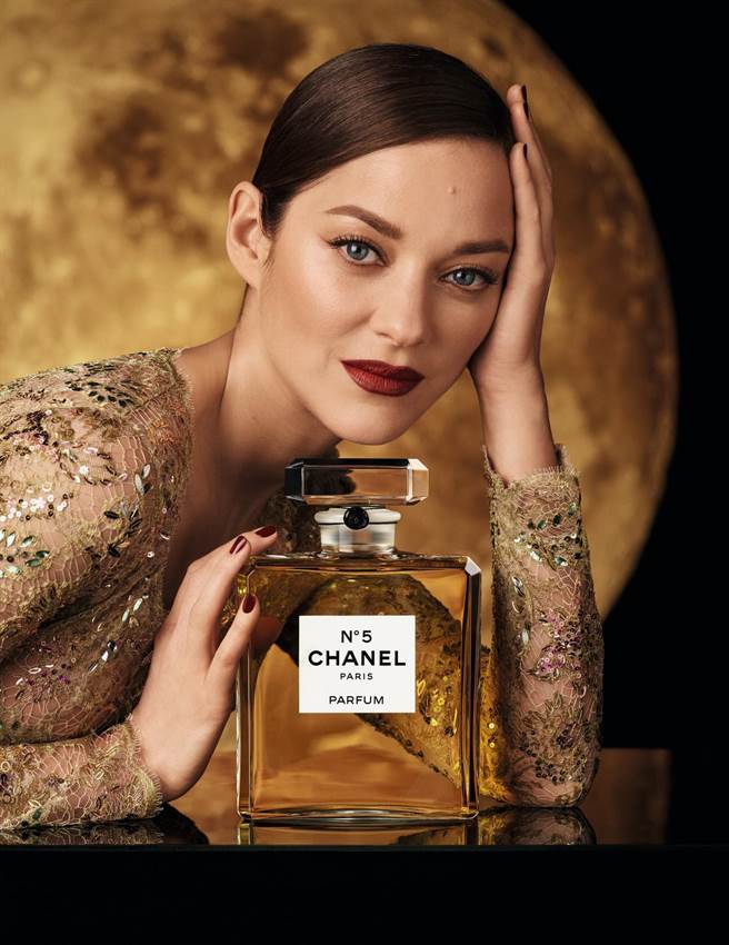 香奈儿N°5百年至臻形象图。（香奈儿提供）