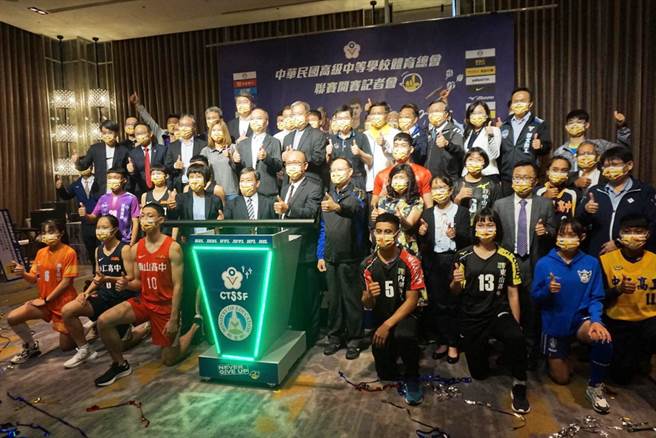 高中体总今天举办4大联赛开打记者会。(黄及人摄)