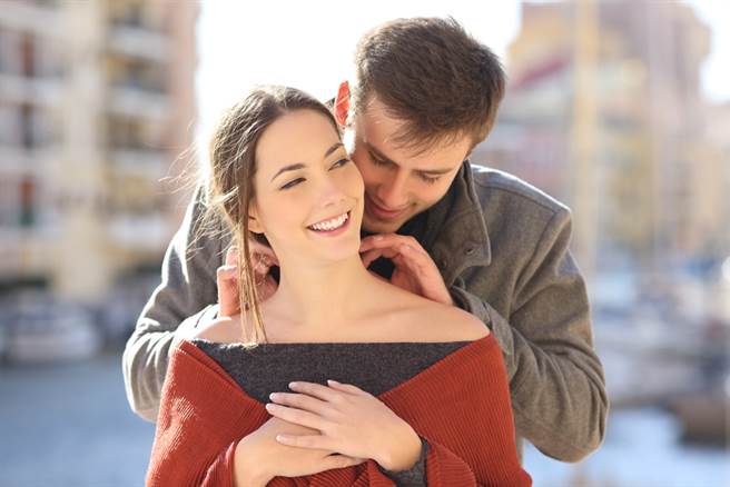 射手座、狮子座、双子座、双鱼座的男人如果喜欢妳，就会对妳撒娇卖萌，展现不为人知的一面。（示意图／达志影像）