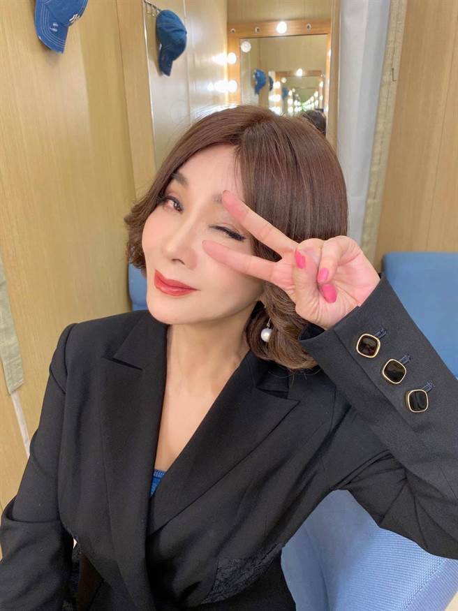 陳美鳳自曝狂眨眼的尷尬往事。（圖／取材自陳美鳳 MeiFen臉書）