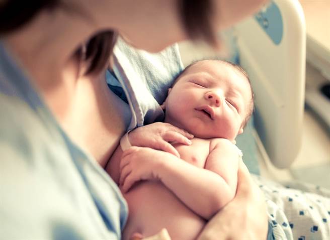 美國婦人生下6.3公斤重的男嬰，連醫護人員都驚呼：「沒見過這麼大的。」（示意圖／shutterstock）