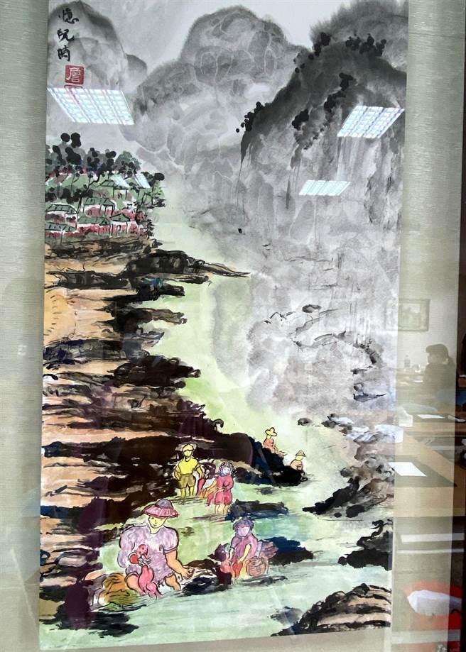 詹碧霞阿嬤畫的《憶兒時》帶她回到童年時光。（廖素慧攝）