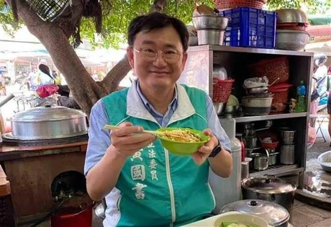 已聲明退出民進黨的立委黃國書。（取自臉書）
