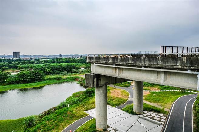 新竹市台68線武陵高架橋端「斷頭路」，新竹縣政府規畫為台1線替代道路工程優先推動路段。（羅浚濱攝）