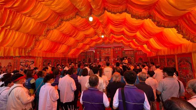 高雄「城中城」酿成46死悲剧，高雄道德院发动联合高雄各道教宫庙，18至20日举行超渡法会，盼透过法会超度事故中往生的亡魂。（柯宗纬摄）