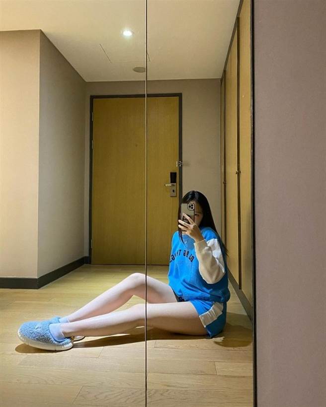 Jasmine身材比例好，腿长有110公分。（图／翻摄自IG）
