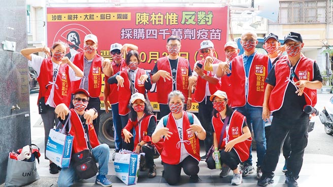 国民党立委江启臣17日在台中声援罢免陈柏惟活动，号召民眾在23日投下罢免票，下架不适任的立委。（删Q总部提供／王文吉台中传真）