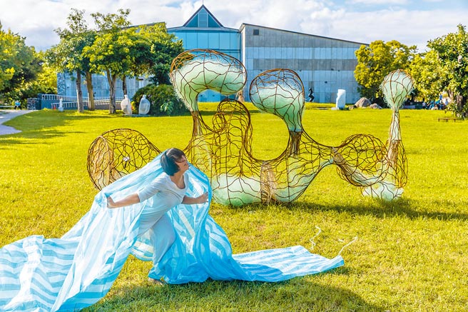 「PALAFANG花莲跳浪艺术节」即起至明年1月10日在花莲石雕博物馆及文化局园区展出。（花莲县文化局提供／罗亦晽花莲传真）