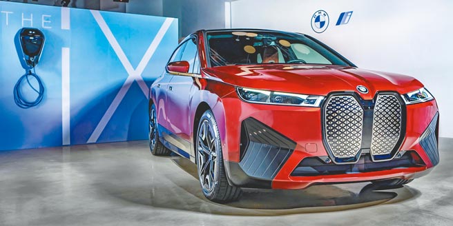 BMW iX豪华纯电旗舰休旅将採用线上购车方式，以创新思维引领豪华汽车品牌数位化潮流。（汎德提供）