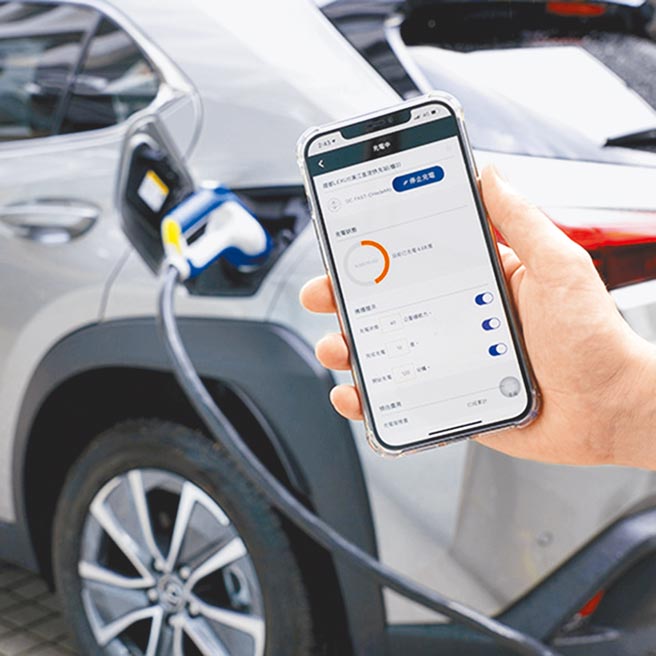 UX 300e专属充电《Lexus EV +》App提供充电地图查询及扫码充电服务。（和泰汽车提供）