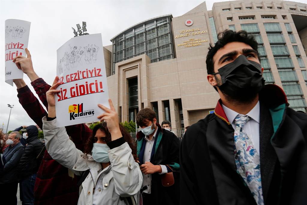原本参与人数不多的2013年伊斯坦堡哲吉公园（Gezi Park）抗议活动，后来演变成全国性示威，事件造成8名抗议人士和一名官员丧生。图/路透社(photo:ChinaTimes)