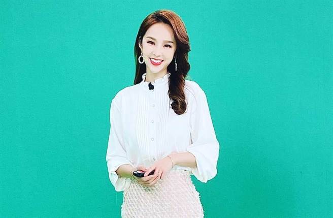 「最美主播」三立電視張齡予「小玉」「挖臉謎片」，無奈苦嘆，若心臟不夠強的人，挺不過去」。（圖／取材自張齡予臉書）