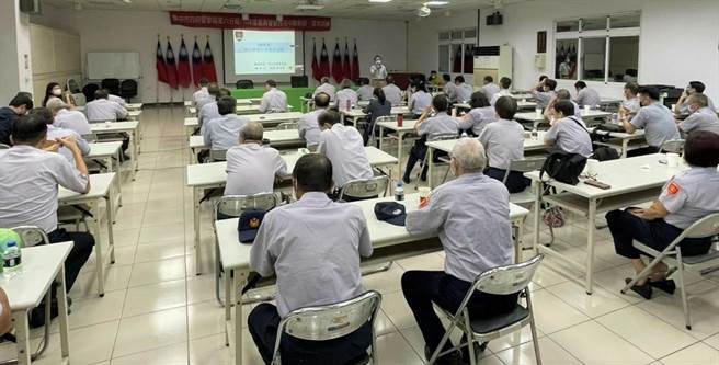 训练课程安排有「领导之原则、技巧及艺术」、「防诈欺宣导」、「妇幼安全宣导」、「各项福利措施规定宣导」等相关组训课程。（民眾提供／卢金足台中传真）