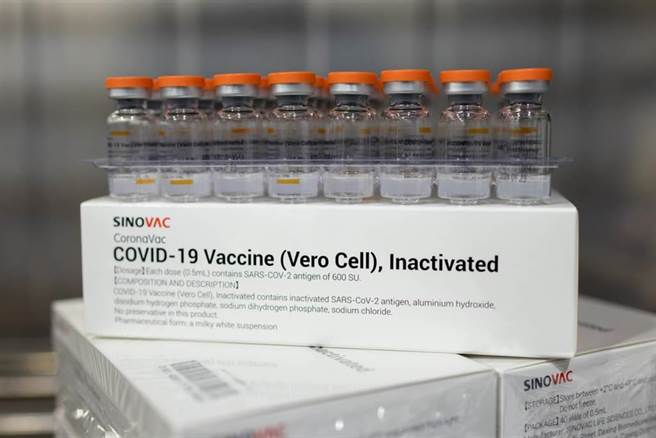 中央流行疫情指揮中心10月初已函文各地方衛生局，民眾在國外只要是接種獲世衛組織(WHO)核發緊急使用清單(EUL)的6款疫苗，包括國藥、科興、嬌生等，返台後將毋須再追加接種，圖為科興疫苗，僅為示意圖。（圖／Shuttwrstock）