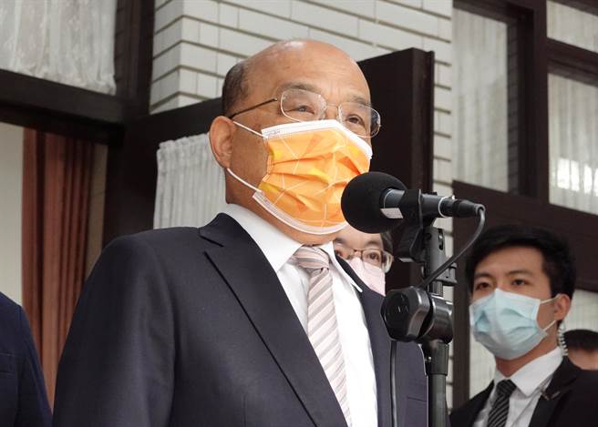 行政院長蘇貞昌今（19）日前往立法院報告111年度中央政府總預算案，備詢時回應軍公教明年調薪幅度及時間進程。（姚志平攝）