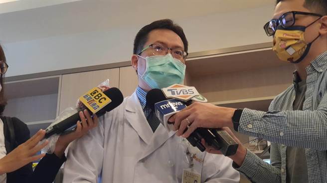 北荣胸腔部呼吸治疗科医师柯信国。（陈人齐摄）