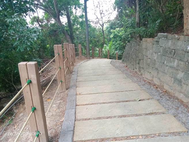 台中市观旅局完成风动石公园步道旁栏杆整修。（台中市观旅局提供／王文吉台中传真）