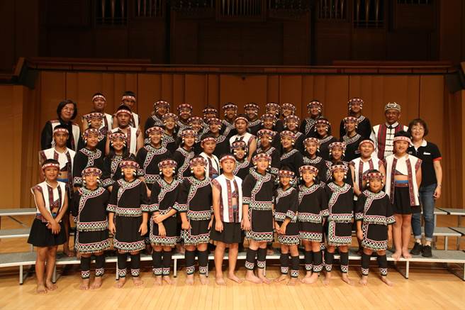 政大携手原声童声合唱团，共同支持南岛研究。（台湾原声教育协会提供／林志成台北传真）