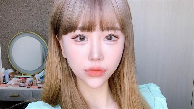 南韩网红赵斗八（조두발）近日自爆怀孕5个月，孩子的爸疑似是曾对她动手的暴力男友让粉丝们惊呆。（图／IG@whgekwhtnwls）