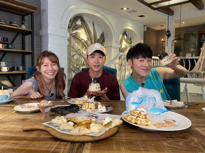 江宏傑（中）最近胖了4公斤。（TVBS提供）