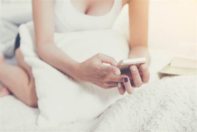 「宝贝，我在616等你」，人夫收到老婆立即收回的讯息，瞬间觉得头顶发绿光。（示意图／达志影像） 