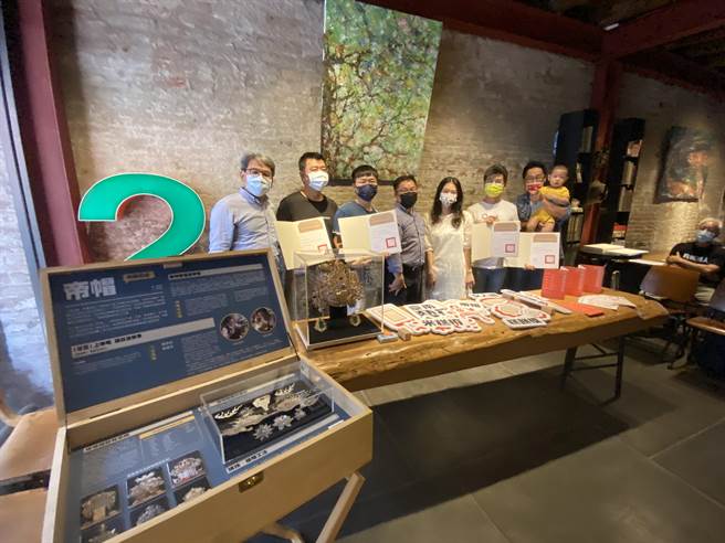 郑成功文物馆馆藏走进6间台南特色民宿，推出「台南艺宿私藏柜」微型展示。(曹婷婷摄)