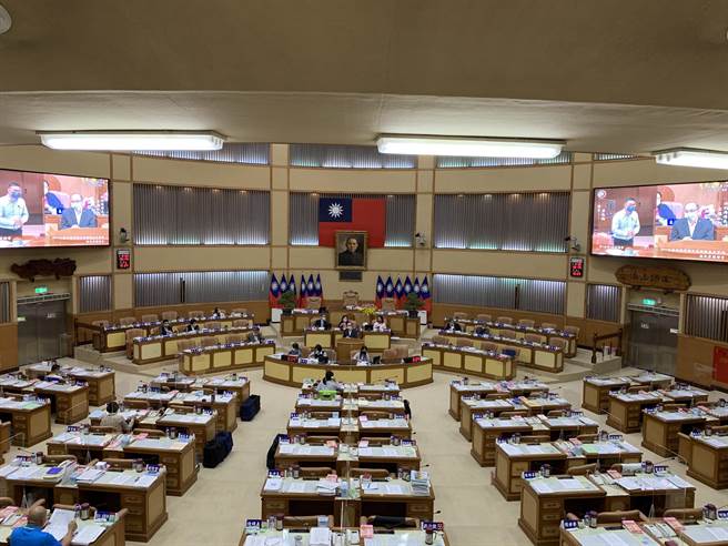 淡水东来大厦拆后没进度 城乡局：明年下半年完成审议后可动工。（叶德正摄）