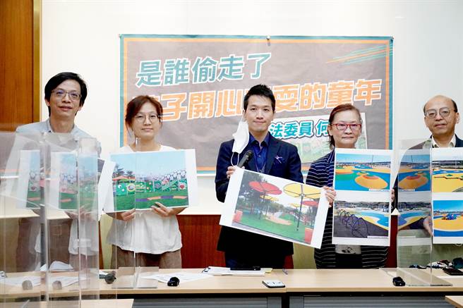 立委何志偉表示，因為檢驗量能不足、法規老舊，全台灣僅28名人力、檢驗2萬具遊具，如果等到標檢局擴充量能，孩子可能已國中畢業了。（立委何志偉辦公室提供／林良齊台北傳真）