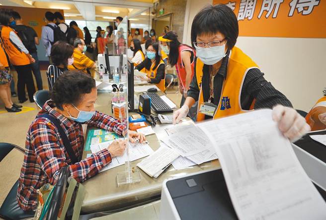 财政部调高基本生活费，预估229万户可减税。(资料照)