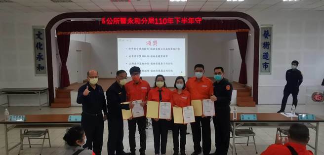 新北市永和警分局為精進守望相助隊巡守知能及培養默契，今（19日）辦理110年下半年度里守望相助隊任務訓練。（永和警分局提供）