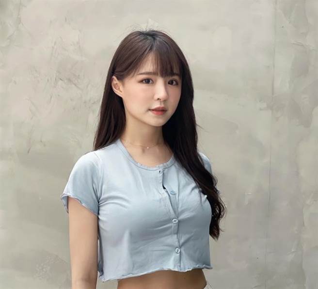 元元昔日是無名正妹，現在活躍於各大綜藝節目，被封為「呆萌女神」。(圖/ 摘自元元吳婕安IG)