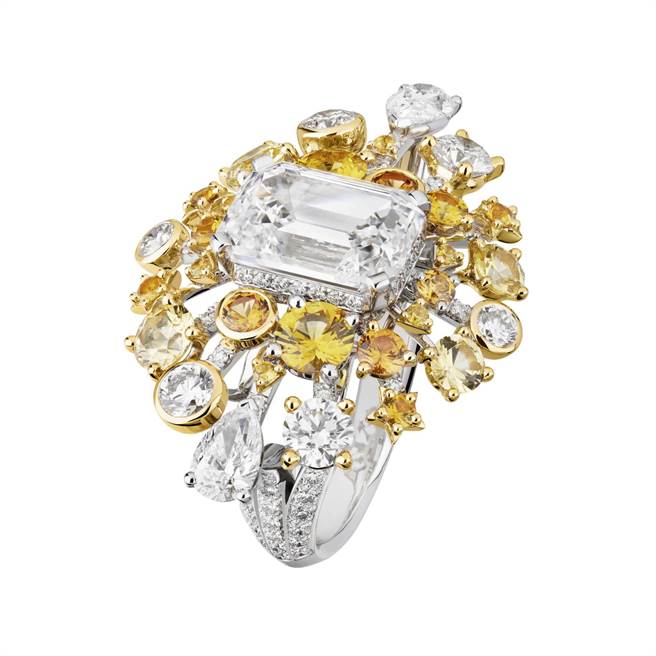 香奈儿N°5系列珠宝Golden Sillage戒指。（CHANEL提供）