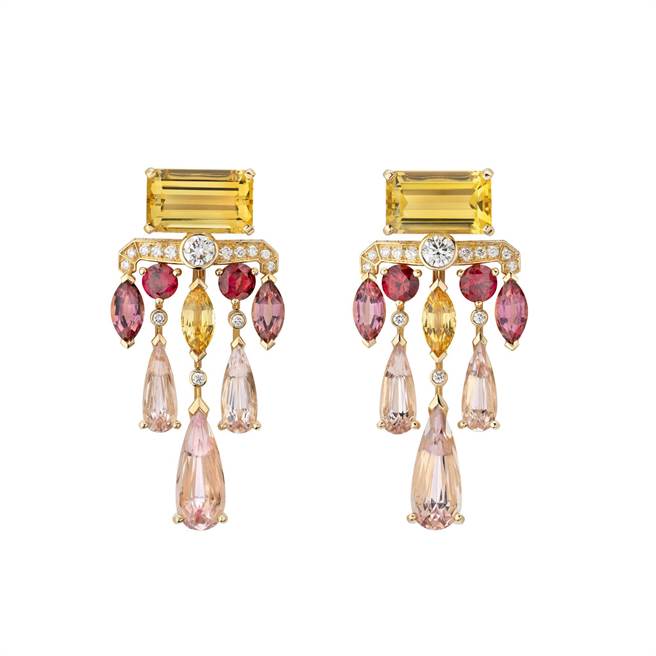 香奈儿N°5系列珠宝N5 Cascade耳环。（CHANEL提供）