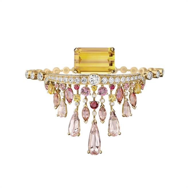 香奈儿N°5系列珠宝N5 Cascade手环。（CHANEL提供）