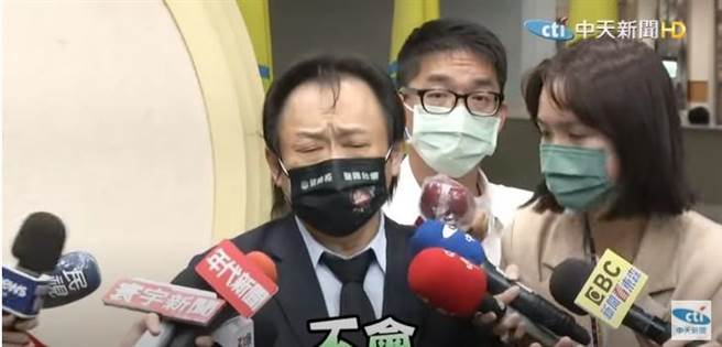 被问到会不会是民进党下一个开铡的目标，王世坚连连直言「不会」。(图 翻摄自中天新闻YT画面)