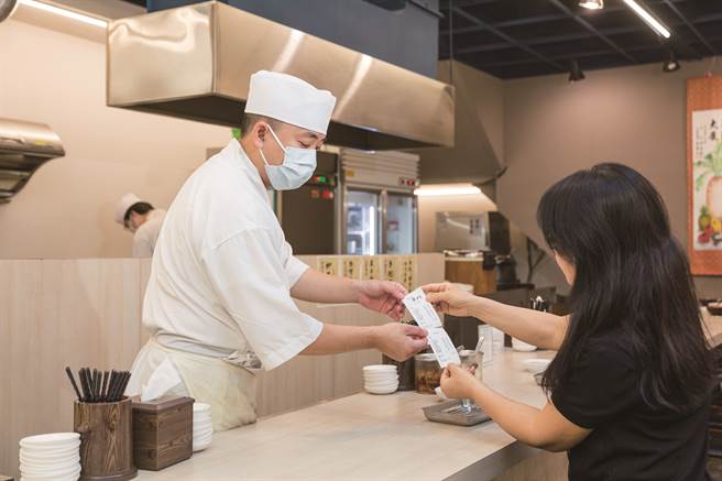 自动售票机消弥语言隔阂。（图／IN新竹提供）