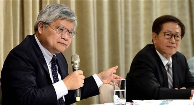 台积电总裁魏哲家（左）和董事长刘德音。（资料照）