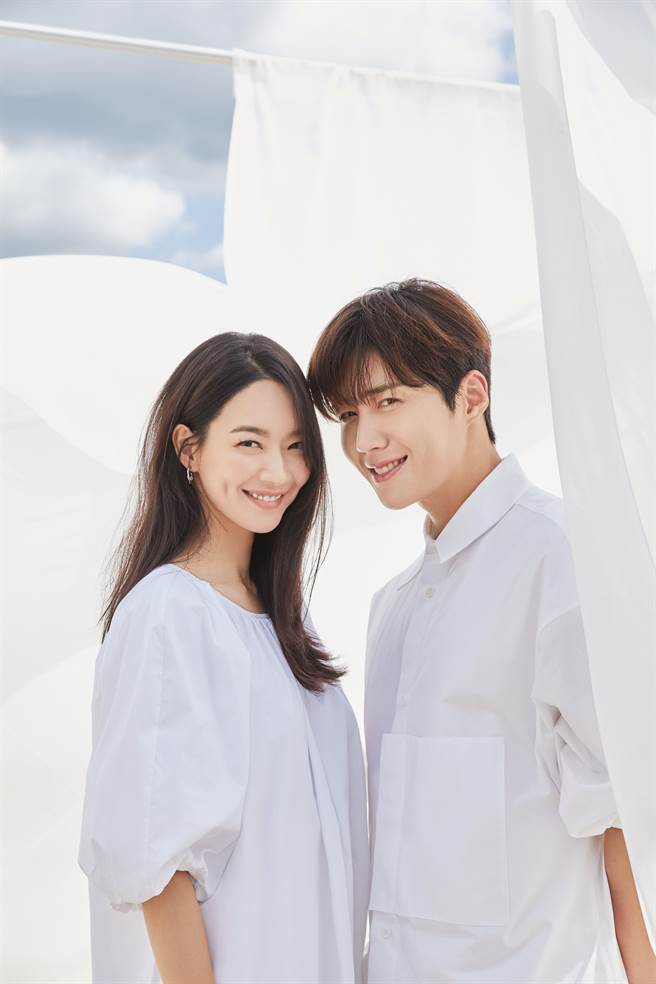  金宣虎(右)和申敏兒在《海岸村恰恰恰》的CP組合很受喜愛 。(Netflix提供)