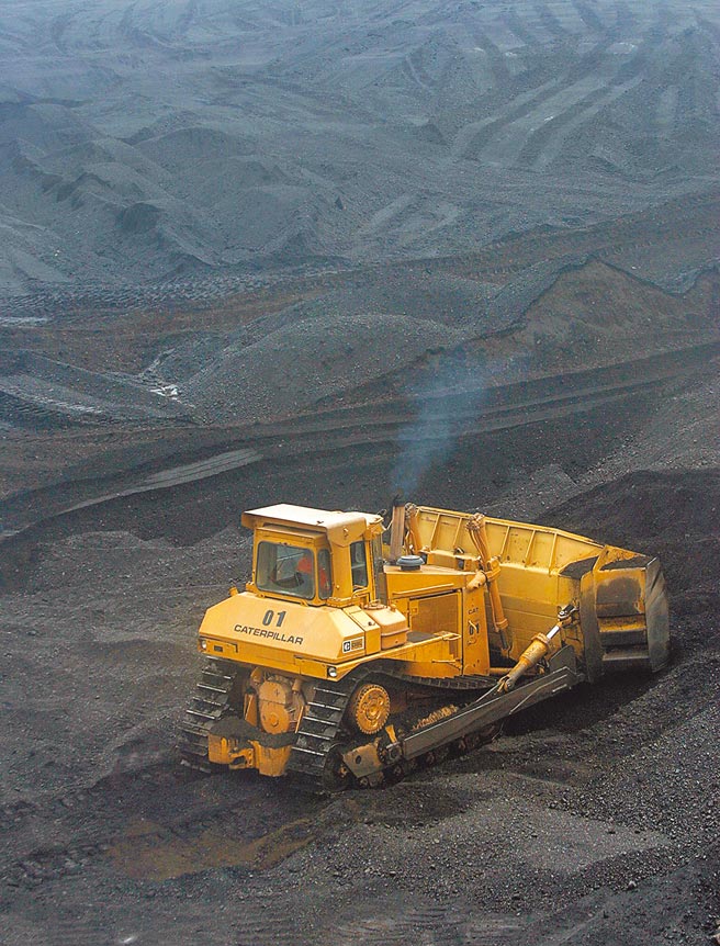 礦商表示，近期下雨量極為異常，若情況持續下去會對煤炭產量有潛在影響。進入雨季以來，連場豪雨已經影響礦場開採和港口裝卸運作。圖／路透