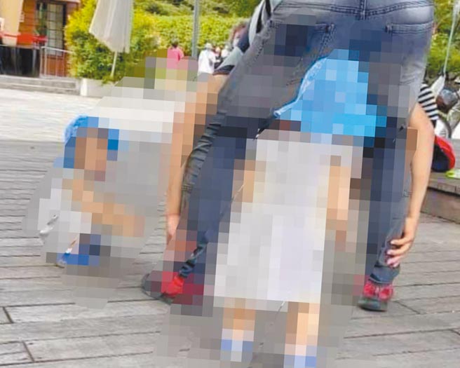 17日台中一名曾姓民眾，帶著1歲大的雙胞胎女兒與家人，到彰化溪湖糖廠遊玩，接近中午左右，出現一名年約30歲左右的陌生女子，直接將他的女兒抱走，並快步離開現場，嚇得他趕緊上前追趕。（翻攝臉書爆廢公社／吳建輝彰化傳真）