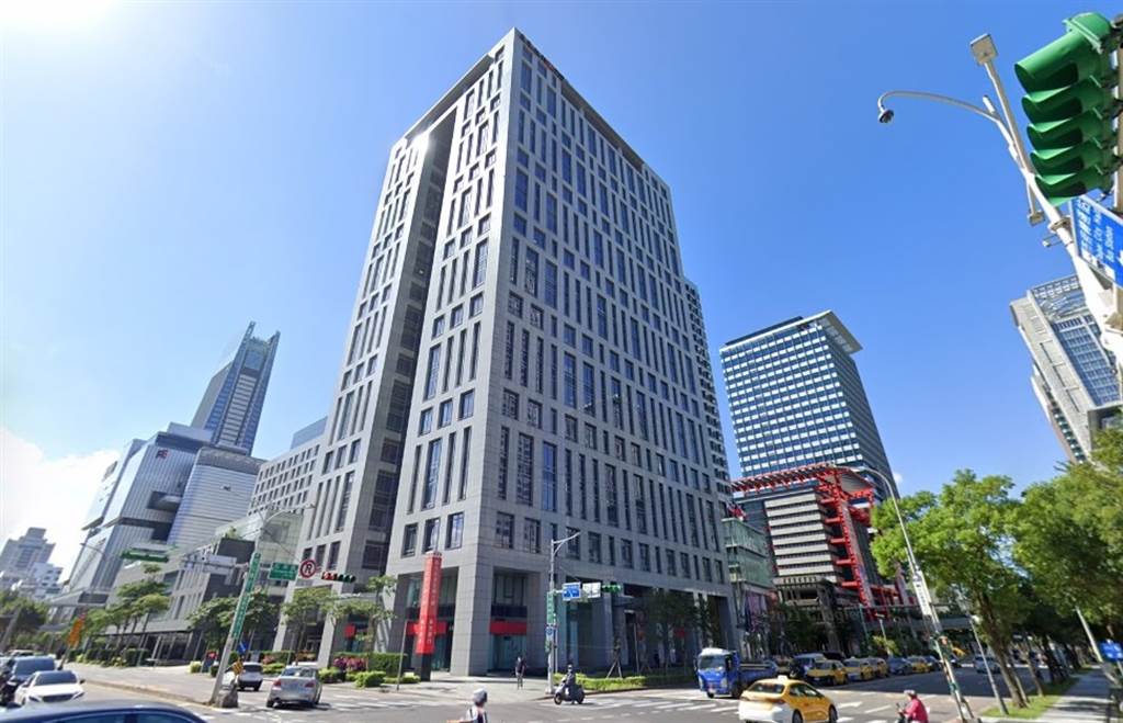 「新光信義金融大樓」成為信義計畫中第5棟實價租金4000元的A辦大樓。(圖/翻攝自Google街景)