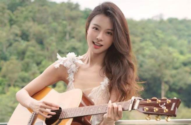 李元玲被封钢琴女神，人气火红。（图／翻摄自IG）
